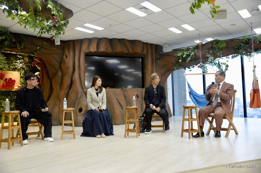 指定討論。登壇者と執行草舟（撮影 Tamako Sado）